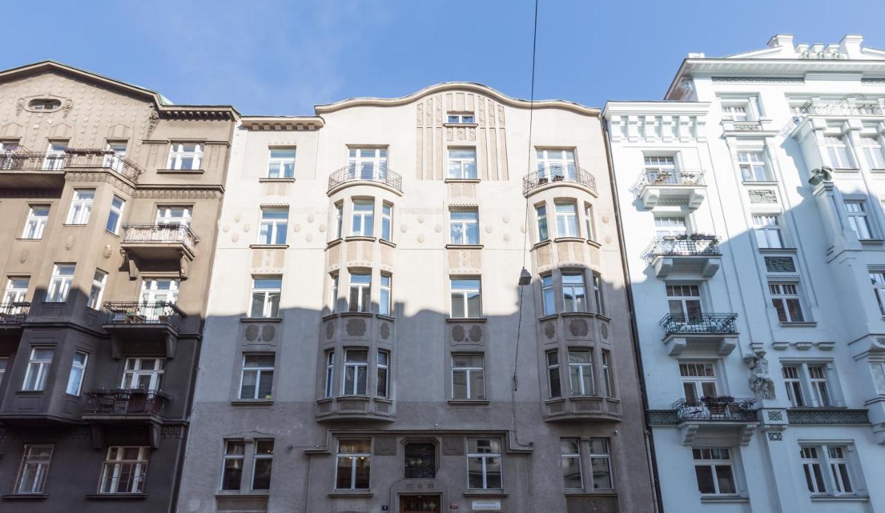 Luxury Riverside In The Center Of Praga