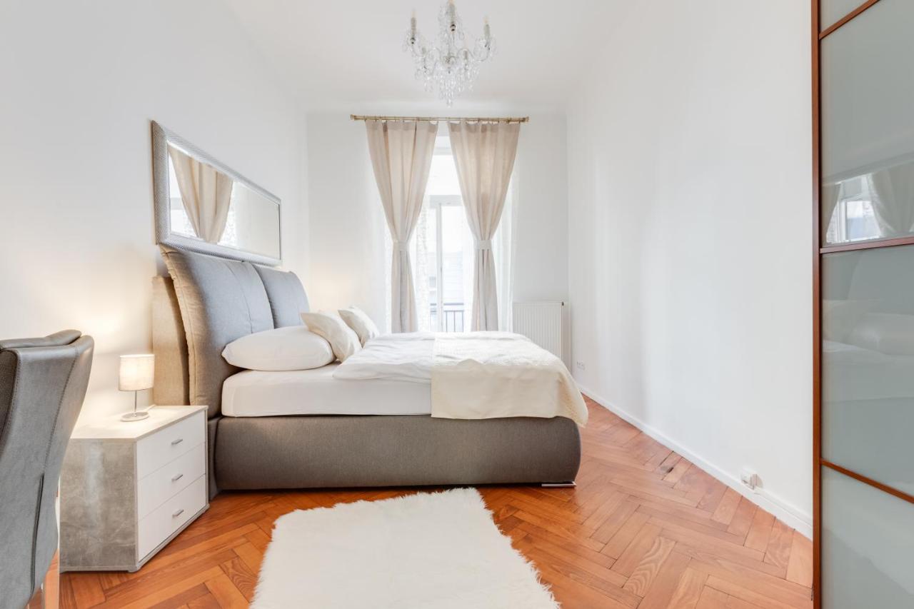 Luxury Riverside In The Center Of Apartament Praga