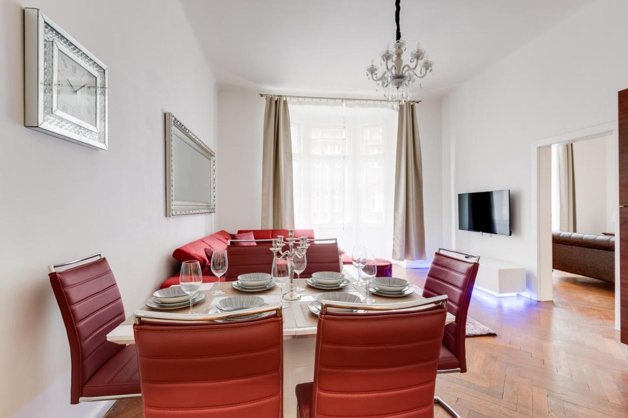 Luxury Riverside In The Center Of Praga