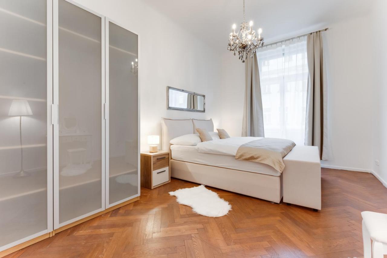 Luxury Riverside In The Center Of Apartament Praga