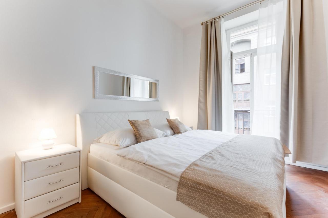 Luxury Riverside In The Center Of Apartament Praga