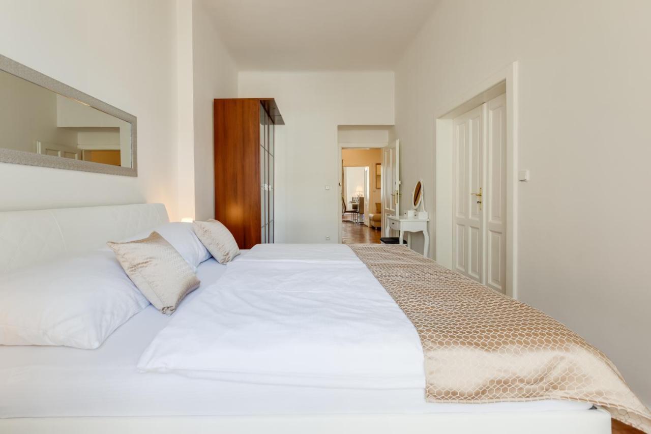 Luxury Riverside In The Center Of Apartament Praga
