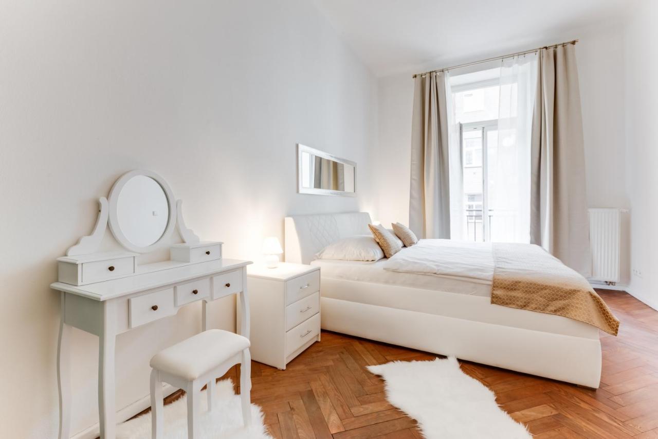 Luxury Riverside In The Center Of Apartament
