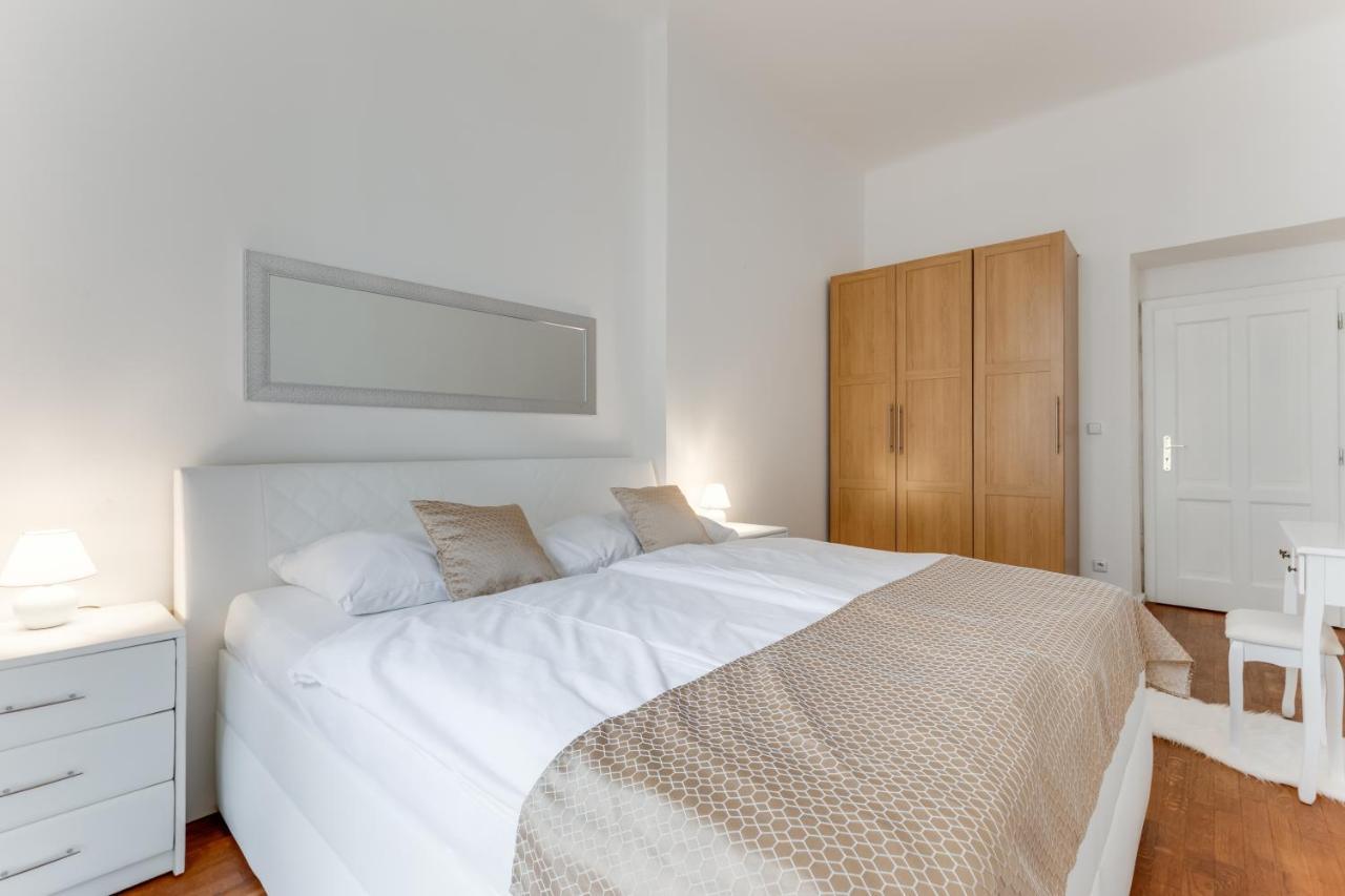 Luxury Riverside In The Center Of Apartament Praga