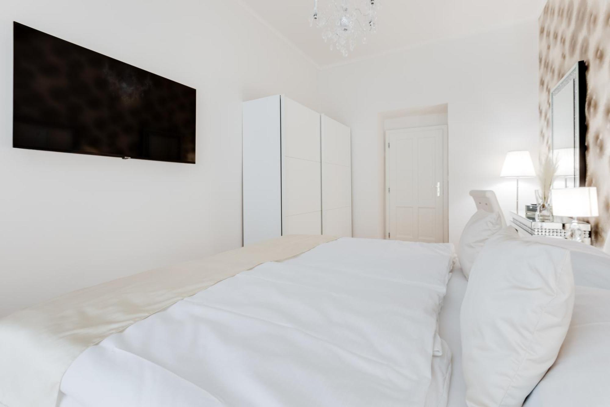 Luxury Riverside In The Center Of Apartament Praga